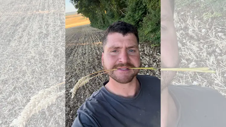 Aurélien Masson, agriyoutubeur dans la Meuse dans un champ