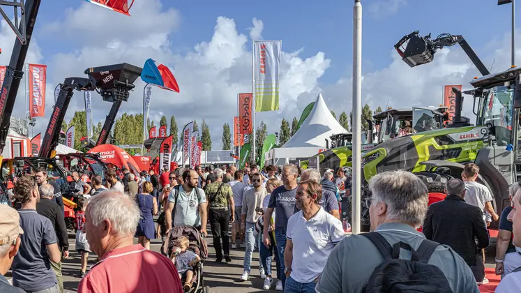 Allée du Parc des expositions de Rennes en Ille-et-Vilaine durant le Space 2026. 
