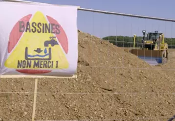 Le chantier de la première bassine de la Sèvre Niortaise à Mauzé-sur-le-Mignon a commencé.