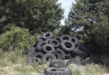 vieux pneus agricoles