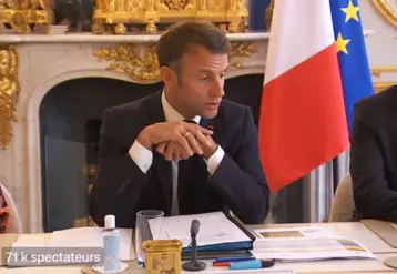Emmanuel Macron lors d'une allocution sur X