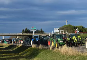 tracteurs bloquant la N20 dans l'Ariège