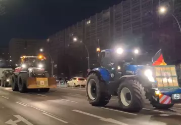 Arrivée de tracteurs dans Berlin