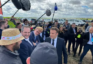 Arnaud Gaillot, président des Jeunes agriculteurs, avec Emmanuel Macron sur Terres de Jim
