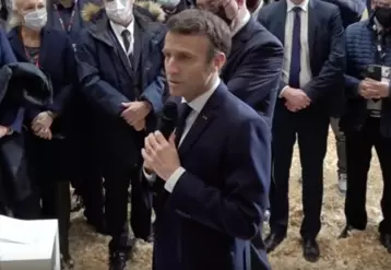 Emmanuel Macron fait un discours au Salon de l'agriculture en 2023.