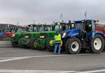 Tracteurs faisan un barrage routier en Ile-de-France le 1er février 2024.