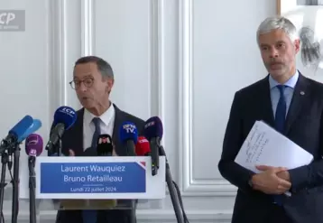 Laurent Wauquiez et Bruno Retailleau présentent à la presse le pacte législatif à la presse.