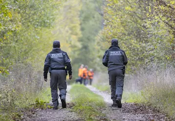 deux agents de l'OFB vont contrôler des chasseurs