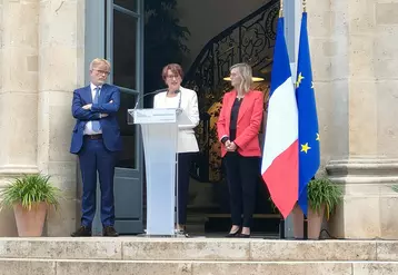 Passation de pouvoir rue de Varenne entre Marc Fesneau, Agnès Pannier-Runacher et Annie Genevard au ministère de l’Agriculture.