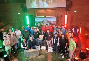 Joueurs de la coupe de Farming simulator organisée au pôle Lanaud