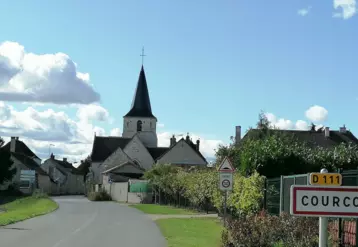 pancarte courcoué entrée de village avec église