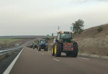  Convoi de tracteurs sur l’A15 fin janvier 2024  