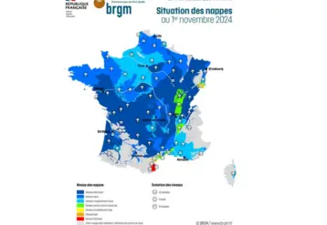 Carte de France hexagonale de la situation des nappes d'eau souterraine au 1er novembre 2024. Elle est très bleue. 