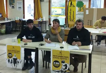 De gauche à droite : Thomas Gibert, secrétaire national, Laurence Marandola, porte-parole nationale et Christophe Van Hoorne, secrétaire national de la Confédération paysanne.