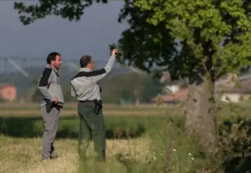 Deux agents de l'OFB sur le terrain