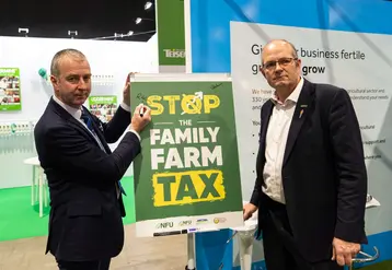 A droite Tom Bradshaw, président du syndicat d'agriculteurs britanniques NFU.