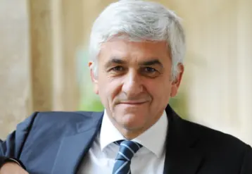 portrait d'hervé morin, président de la région normandie