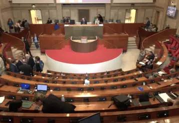 Le Conseil économique, social et environnemental (Cese) en séance plénière le 22 avril, où il a adopté un avis sur l’accès à « une alimentation de qualité en quantité suffisante ». 