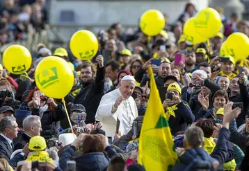 Le Pape François salue une foule d'agriculteurs du syndicat italien Coldiretti