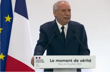François Bayrou prononçant un discours 