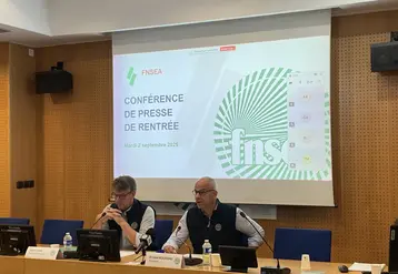 Le secrétaire général de la FNSEA Hervé Lapie et le président du syndicat Arnaud Rousseau en conférence de presse ce mardi 2 septembre.