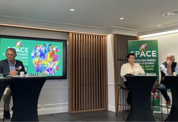 Le nouveau président du Space Didier Lucas, la commissaire général du salon Anne Marie Quéméner et le responsable des présentations animales Jean-Yves Rissel en conférence de presse d'ouverture du Space le 3 septembre à Paris.