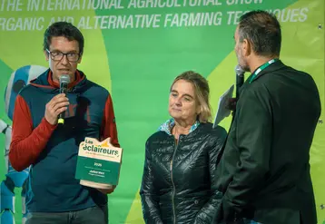 Au salon Tech’n Bio 2025, Julien Vert reçoit le prix de l’innovation sociale et solidaire.