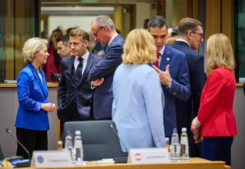 Ursula von der Leyen avec Emmanuel Macron et le chancelier allemand Friedrich Merz, lors d’un conseil européen le 23 octobre dernier.