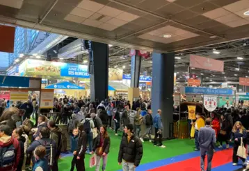 visiteurs dans les allées du salon de l'agriculture