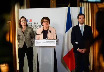 Annie Genevard, le 9 janvier au soir, avec Amélie de Montchalin, ministre de l’Action et des Comptes publics et Mathieu Lefèvre, ministre délégué auprès de la ministre de la Transition écologique.