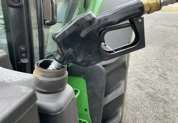  Pistolet à GNR dans le réservoir d’un tracteur  