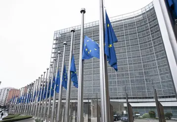 Drapeaux européens devant le bâtiment de la Commission européenne à Bruxelles. 