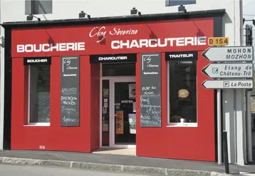façade d'une boucherie charcuterie en zone