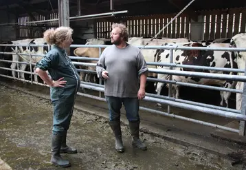 Femme enceinte sur une exploitation agricole en congés de maternité qui nécessite un service de remplacement.