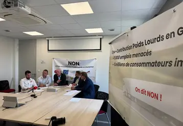 Lors de la conférence de presse du collectif Non à l'écocontribution poids lourds, le 25 août 2026