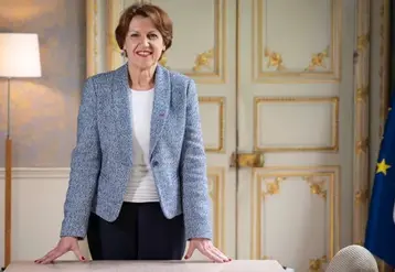   Annie Genevard dans son bureau rue de Varennes 
