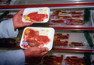 Viande de boeuf en barquettes dans un supermarché américain