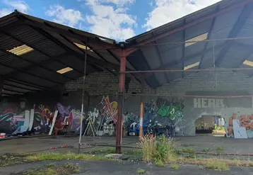 hangar abandonné