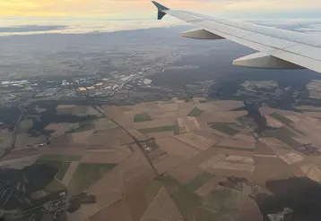 Champs grillés d’Ile-de-France vu du ciel  