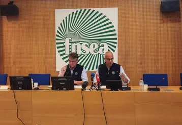 Hervé Lapie, secrétaire général et Arnaud Rousseau, président de la FNSEA lors de la conférence de presse de rentrée du syndicat le 2 septembre 2026 à Paris.  