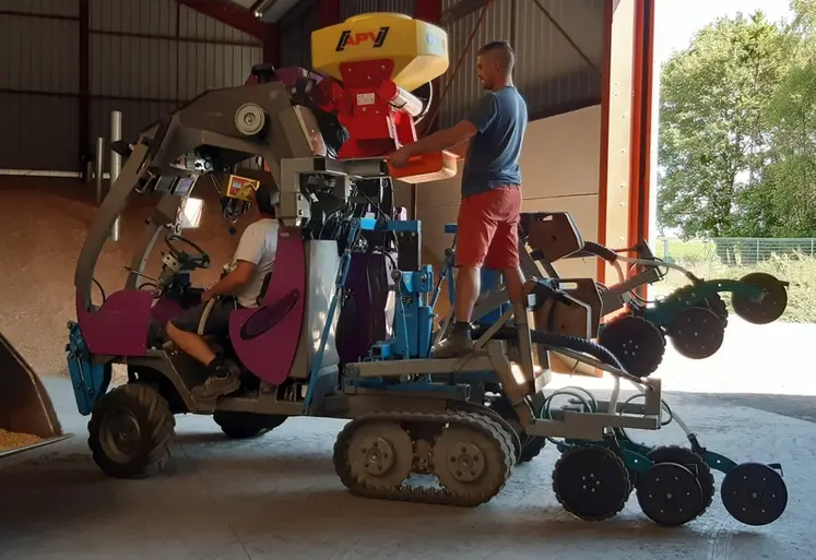 <em class="placeholder">Semoir spécifique, monté sur un enjambeur, pour semer, en direct, 
les couverts végétaux entre rangs de vigne.</em>