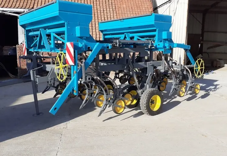 <em class="placeholder">Christophe Barois s’est lancé dans l’autoconstruction avec l’aide de ses deux voisins. Leur choix s’est porté sur le modèle à dents JPC Drill.</em>