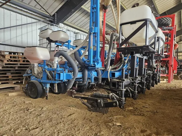 <em class="placeholder">Semoir monograine</em>