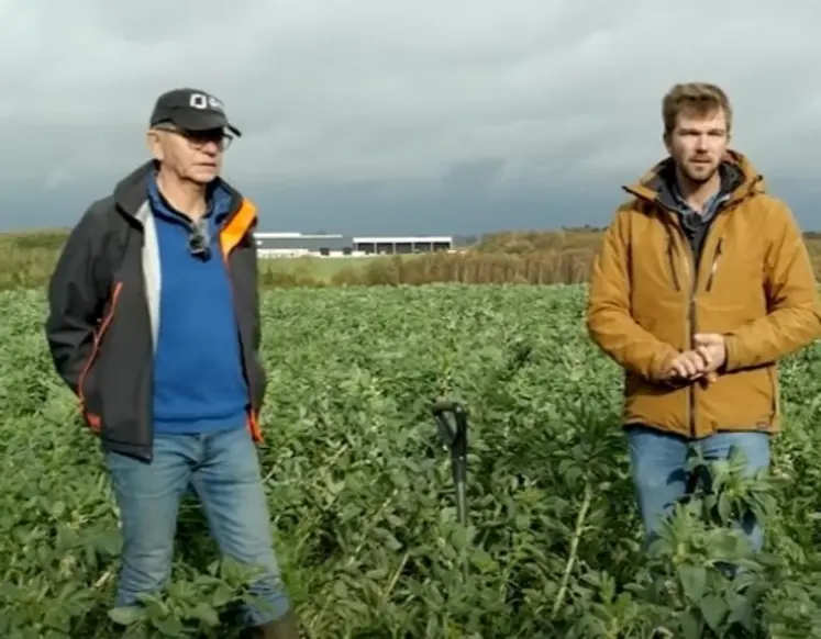 <em class="placeholder">Les deux ACSistes à la manœuvre de l’EARL de Longueil, Antoine à gauche et son fils Guillaume à droite.</em>