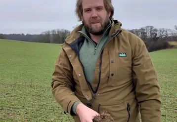 <em class="placeholder">Géraud Dumont de Chassart</em>