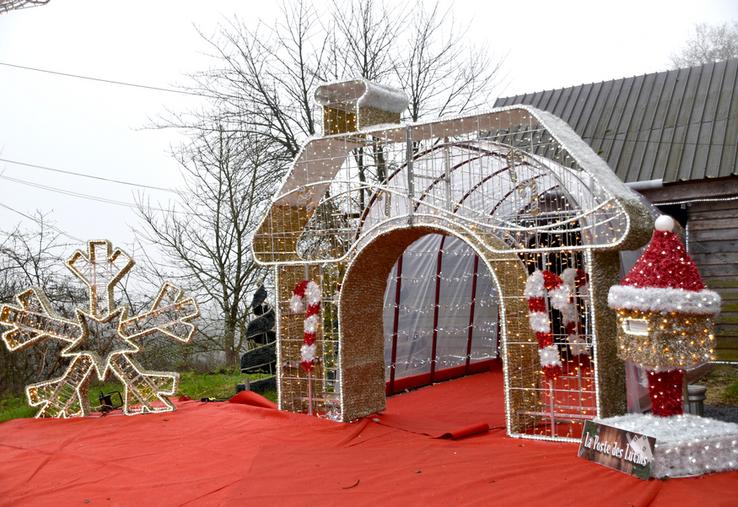 Depuis le 29 novembre et jusqu'au 4 janvier, le village du Père Noël accueille les visiteurs au cœur de la forteresse de Montbazon. ©N.D