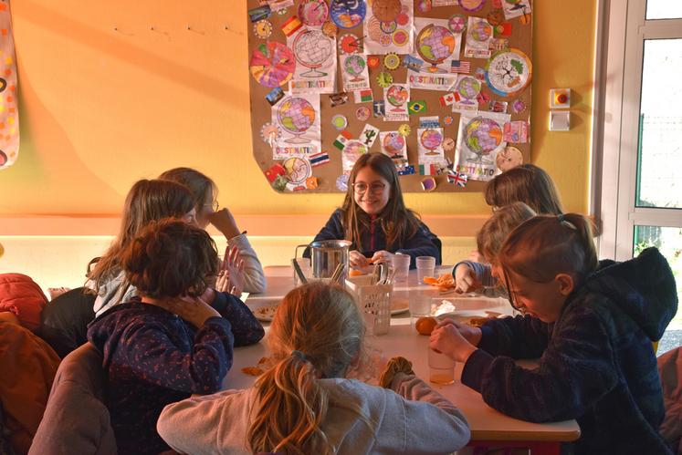 L’association a relevé le défi d’offrir un repas sain, local et de qualité aux enfants de Manthelan et du Louroux pour seulement 4 euros.