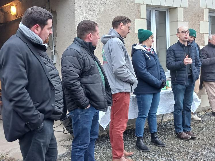 L'exploitation d'Armel Joubert a servi à étayer les débats, notamment sur l'emploi et l'attractivité du métier.