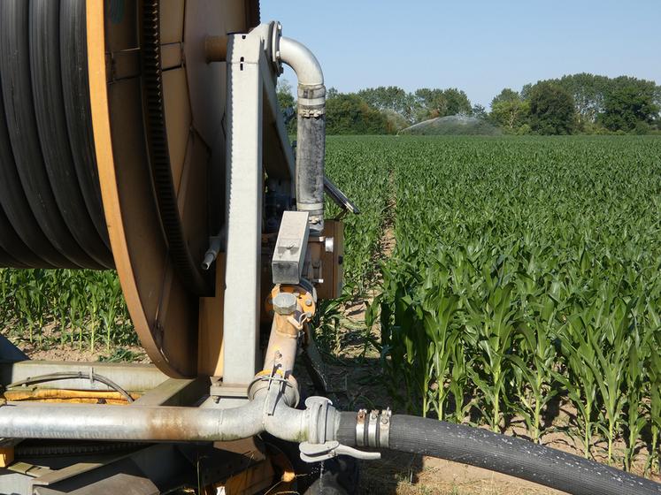 Chaque irrigant doit réduire son nombre de jours de prélèvement de 30 % par rapport à l’autorisation initiale en période d’alerte et de 50 % en période d’alerte renforcée.