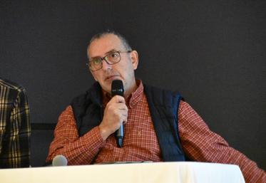 Sam Schrock et Dominique Rioux, de l'IFV, ont restitué les résultats de l'étude terroir de l'AOC vouvray sur laquelle ils travaillent depuis quatre ans, tant sur le terrain qu'en cartographie derrière un écran. ©N.D